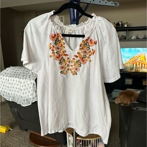 Keep in Touch white with embroidery short bell sleeves Top. Size XL